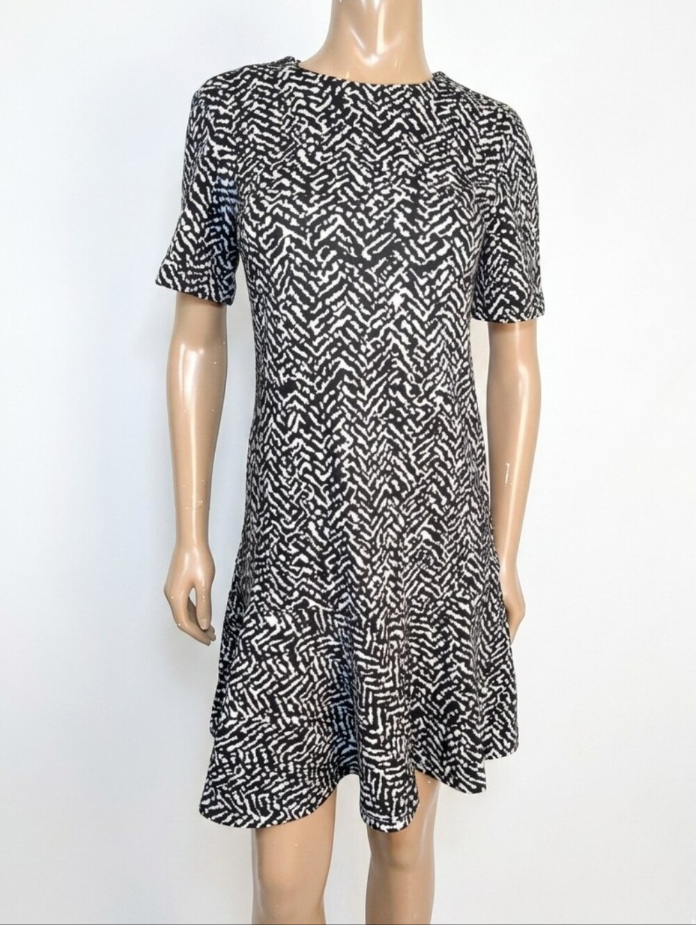 Calvin Klein Textured Knit Fit & Flare Dress Black White Size 4 Abstract Print